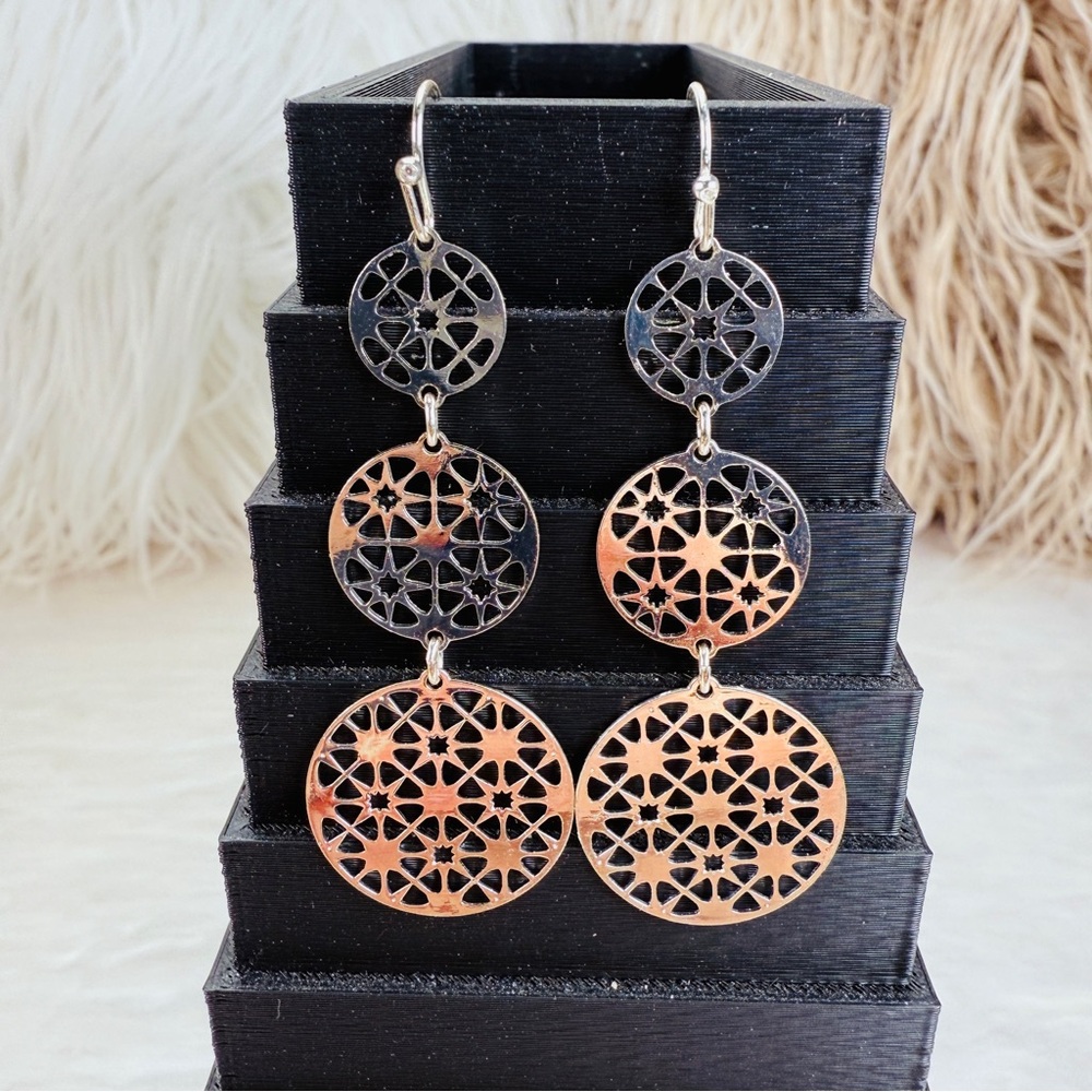 Delicate Silvertone Lightweight Dangle Pierced Ea… - image 2